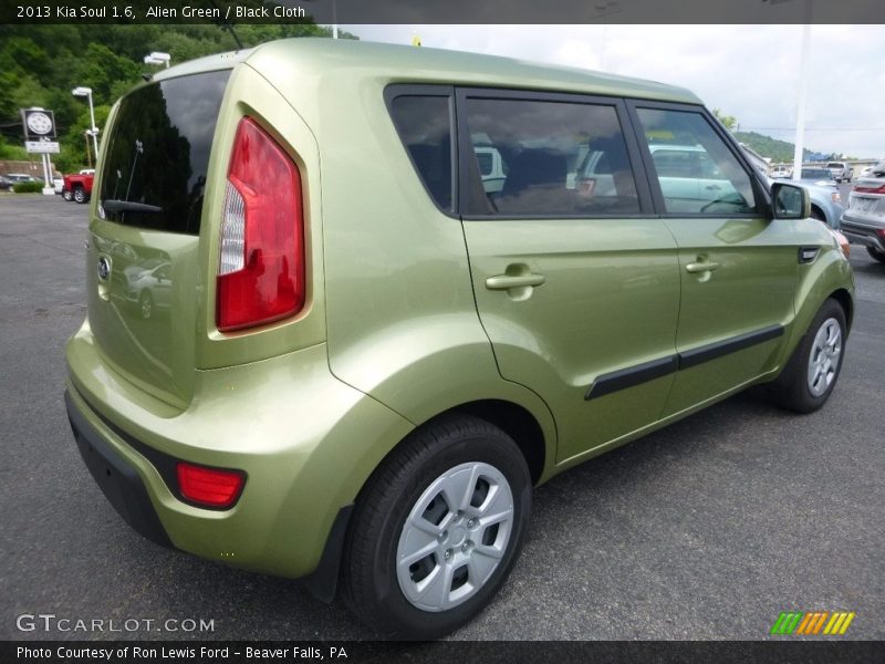Alien Green / Black Cloth 2013 Kia Soul 1.6