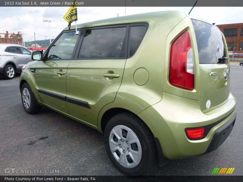 Alien Green / Black Cloth 2013 Kia Soul 1.6