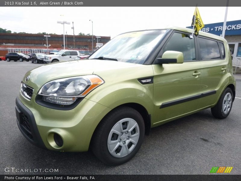 Alien Green / Black Cloth 2013 Kia Soul 1.6