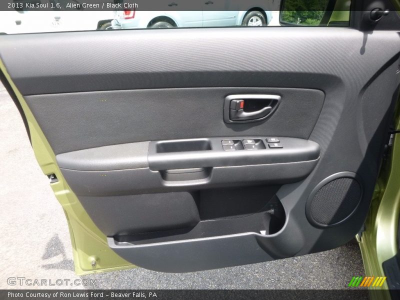 Alien Green / Black Cloth 2013 Kia Soul 1.6