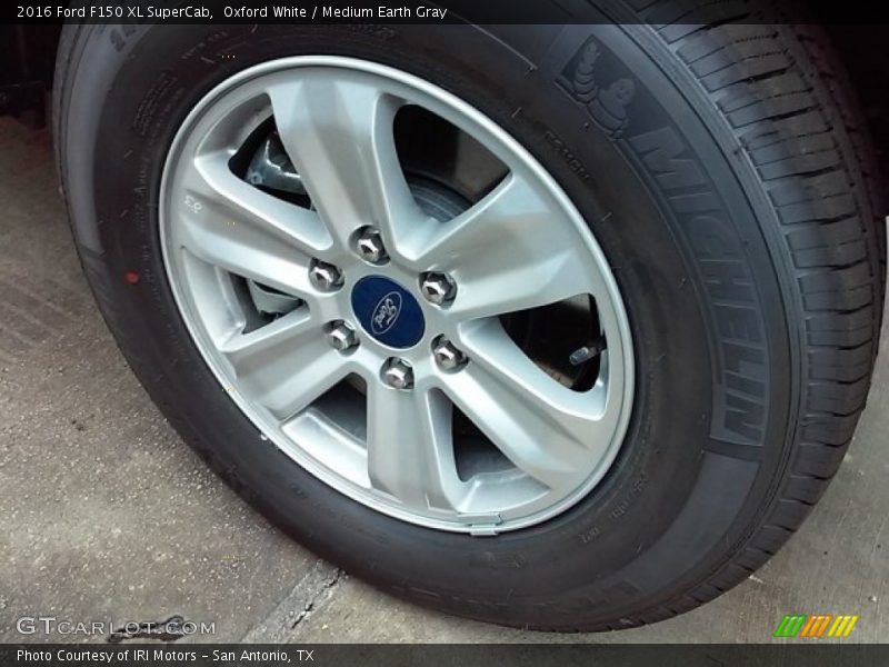 Oxford White / Medium Earth Gray 2016 Ford F150 XL SuperCab