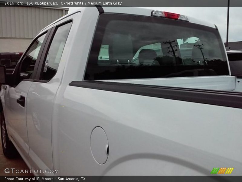 Oxford White / Medium Earth Gray 2016 Ford F150 XL SuperCab