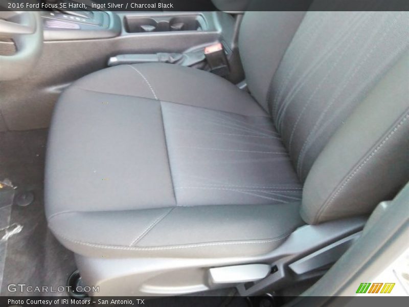 Ingot Silver / Charcoal Black 2016 Ford Focus SE Hatch
