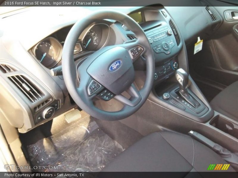Ingot Silver / Charcoal Black 2016 Ford Focus SE Hatch