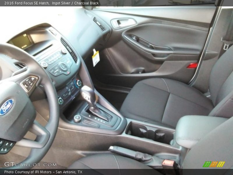 Ingot Silver / Charcoal Black 2016 Ford Focus SE Hatch