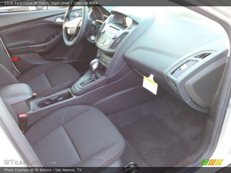 Ingot Silver / Charcoal Black 2016 Ford Focus SE Hatch