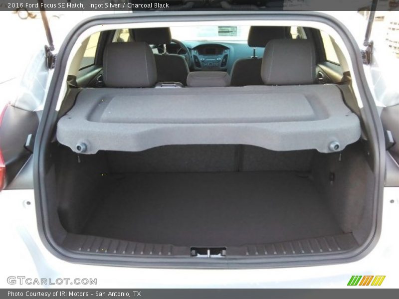 Ingot Silver / Charcoal Black 2016 Ford Focus SE Hatch