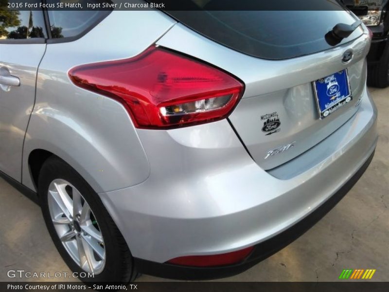 Ingot Silver / Charcoal Black 2016 Ford Focus SE Hatch