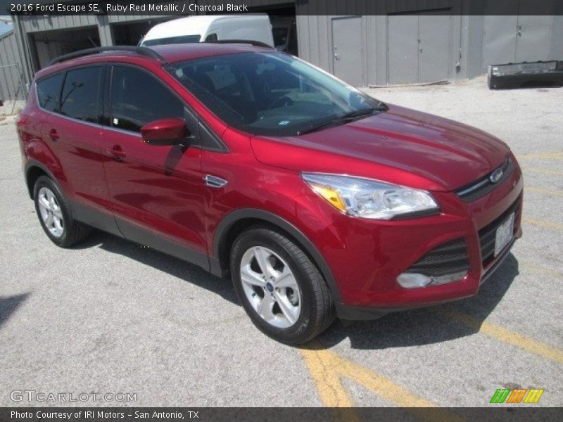 Ruby Red Metallic / Charcoal Black 2016 Ford Escape SE