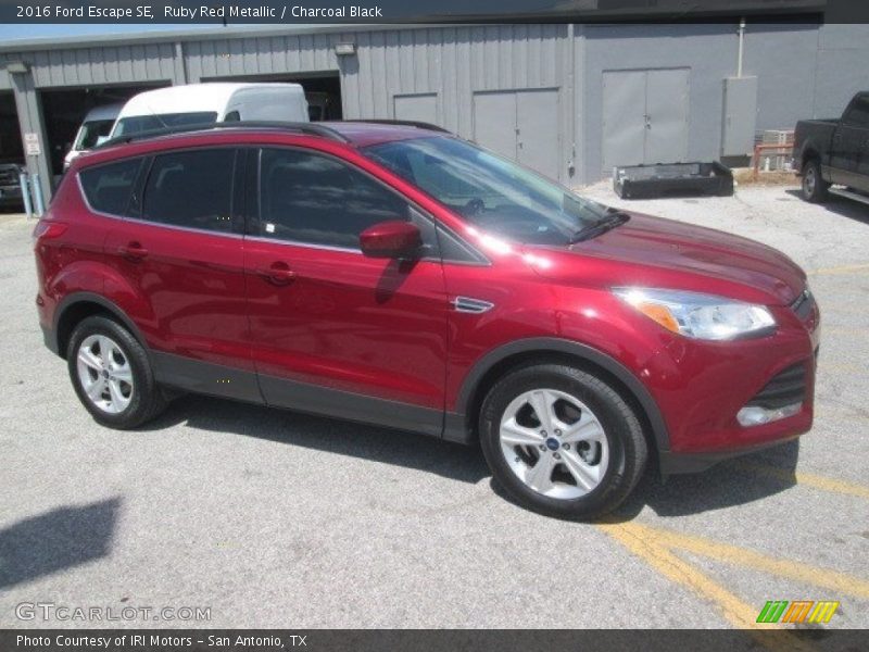 Ruby Red Metallic / Charcoal Black 2016 Ford Escape SE