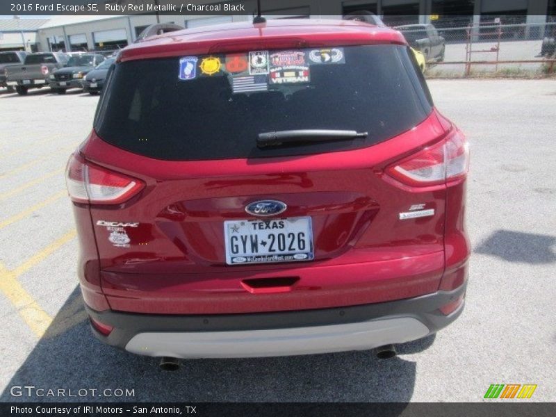 Ruby Red Metallic / Charcoal Black 2016 Ford Escape SE