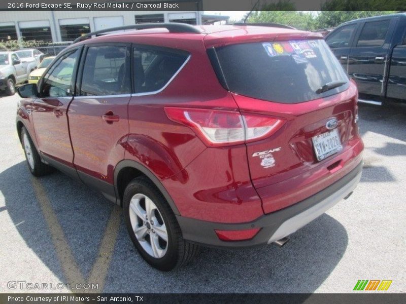 Ruby Red Metallic / Charcoal Black 2016 Ford Escape SE