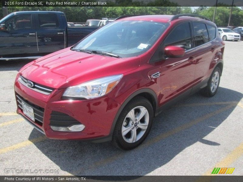 Ruby Red Metallic / Charcoal Black 2016 Ford Escape SE