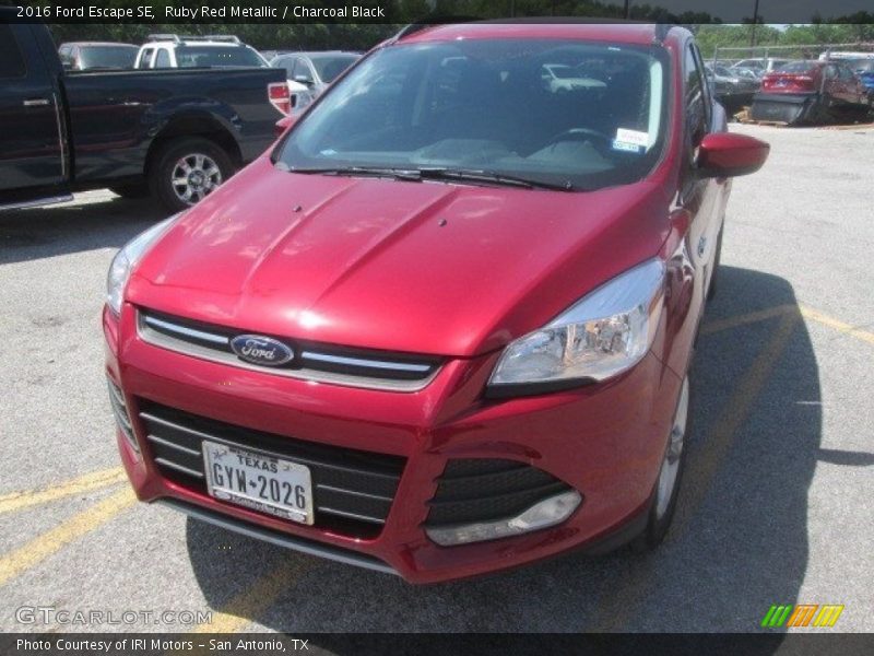Ruby Red Metallic / Charcoal Black 2016 Ford Escape SE