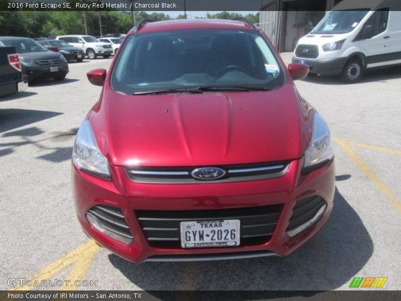 Ruby Red Metallic / Charcoal Black 2016 Ford Escape SE