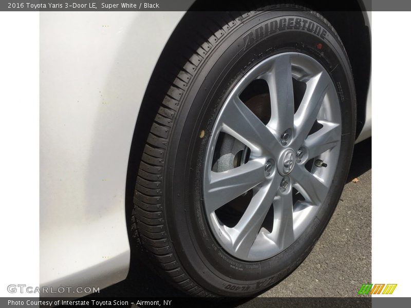 Super White / Black 2016 Toyota Yaris 3-Door LE