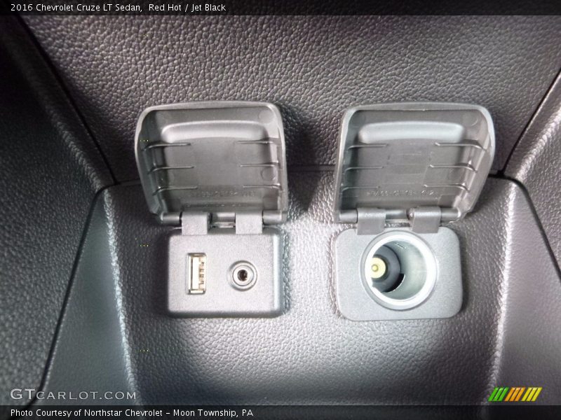 Red Hot / Jet Black 2016 Chevrolet Cruze LT Sedan