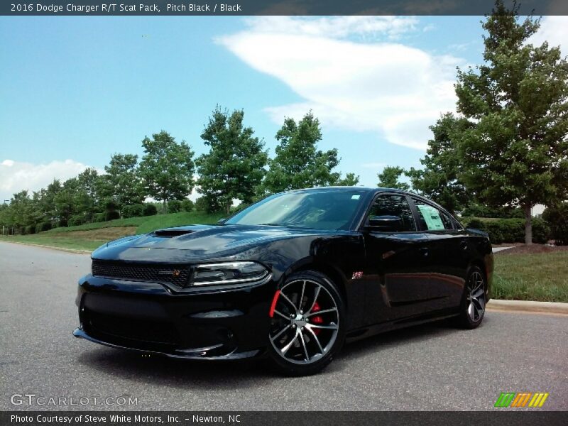 Front 3/4 View of 2016 Charger R/T Scat Pack