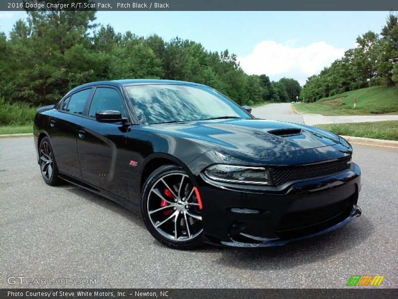 Front 3/4 View of 2016 Charger R/T Scat Pack