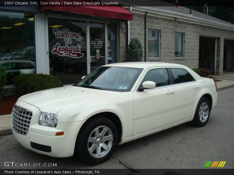 Cool Vanilla / Dark Slate Gray/Light Graystone 2007 Chrysler 300