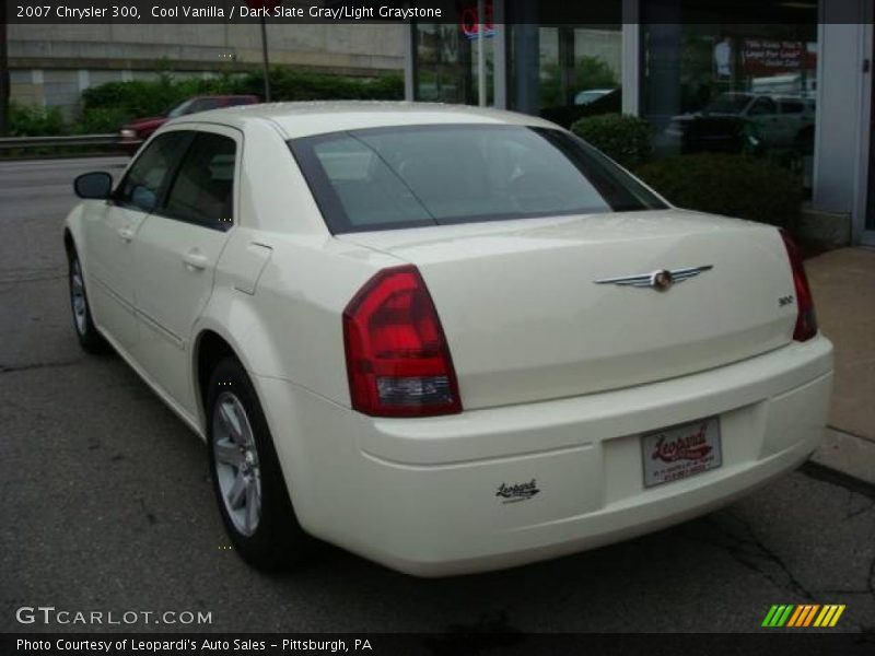 Cool Vanilla / Dark Slate Gray/Light Graystone 2007 Chrysler 300