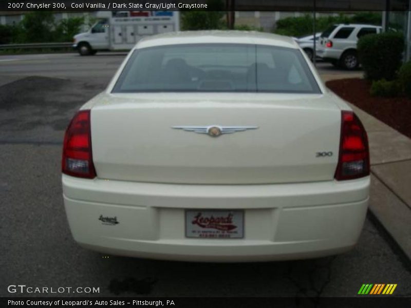 Cool Vanilla / Dark Slate Gray/Light Graystone 2007 Chrysler 300
