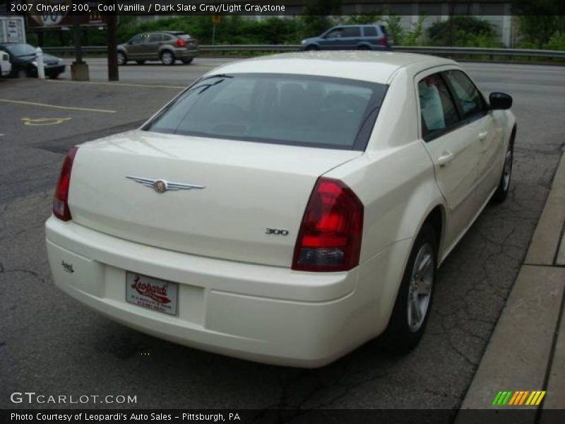 Cool Vanilla / Dark Slate Gray/Light Graystone 2007 Chrysler 300