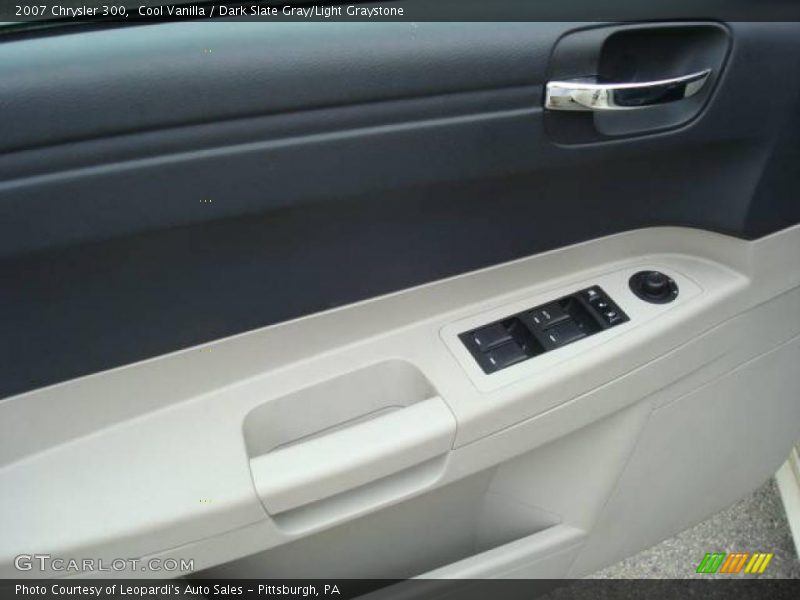 Cool Vanilla / Dark Slate Gray/Light Graystone 2007 Chrysler 300