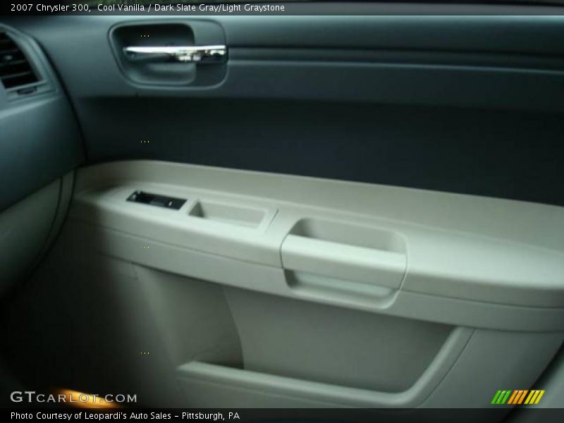 Cool Vanilla / Dark Slate Gray/Light Graystone 2007 Chrysler 300