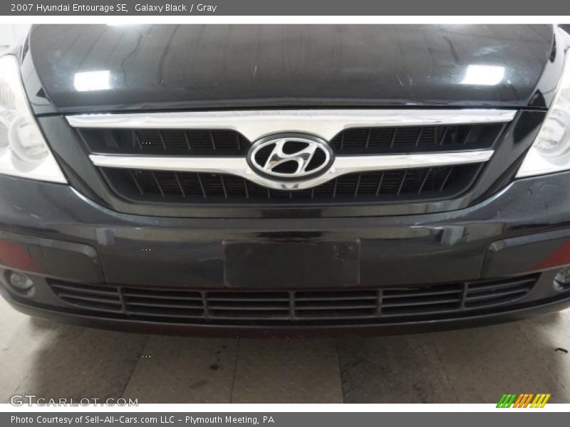 Galaxy Black / Gray 2007 Hyundai Entourage SE