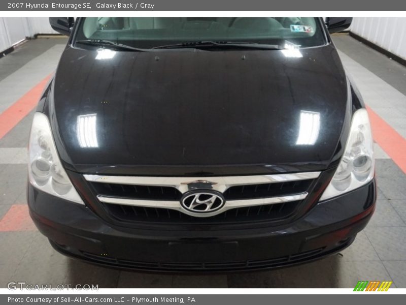 Galaxy Black / Gray 2007 Hyundai Entourage SE