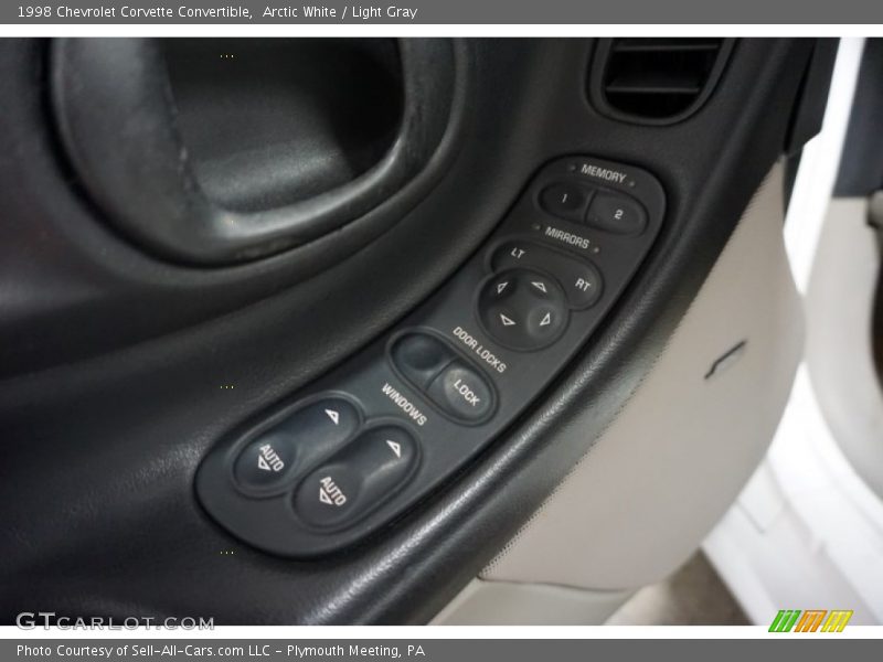 Arctic White / Light Gray 1998 Chevrolet Corvette Convertible