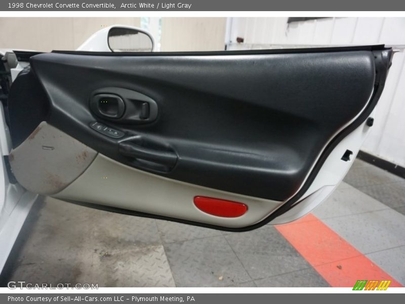 Arctic White / Light Gray 1998 Chevrolet Corvette Convertible