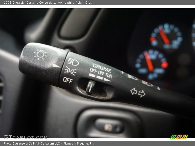 Arctic White / Light Gray 1998 Chevrolet Corvette Convertible