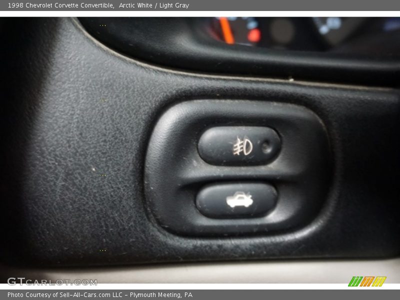 Arctic White / Light Gray 1998 Chevrolet Corvette Convertible