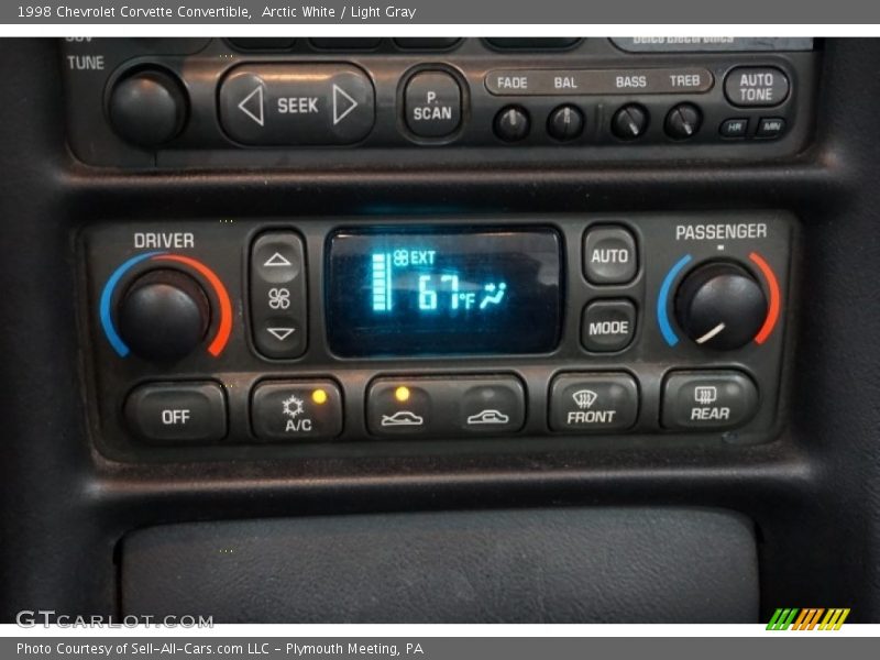 Arctic White / Light Gray 1998 Chevrolet Corvette Convertible