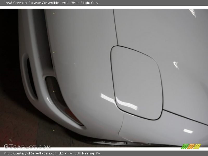 Arctic White / Light Gray 1998 Chevrolet Corvette Convertible