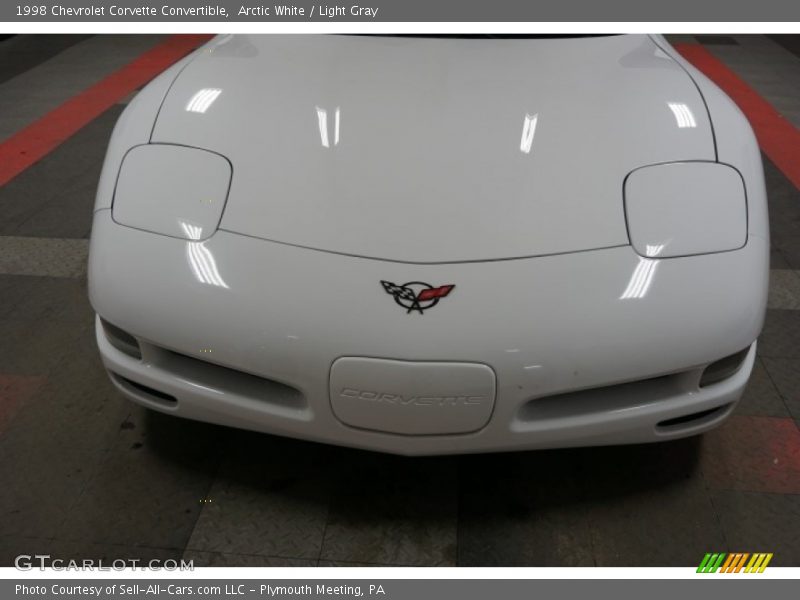 Arctic White / Light Gray 1998 Chevrolet Corvette Convertible