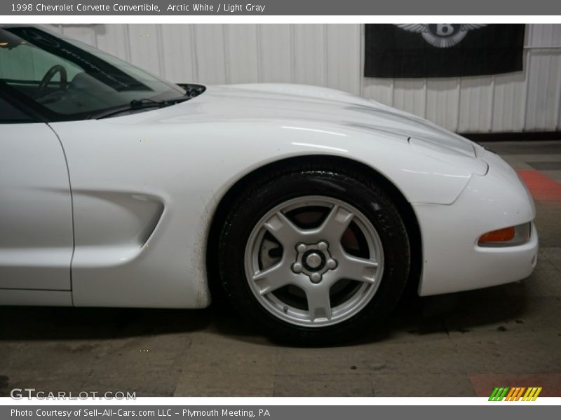 Arctic White / Light Gray 1998 Chevrolet Corvette Convertible