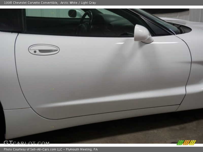 Arctic White / Light Gray 1998 Chevrolet Corvette Convertible