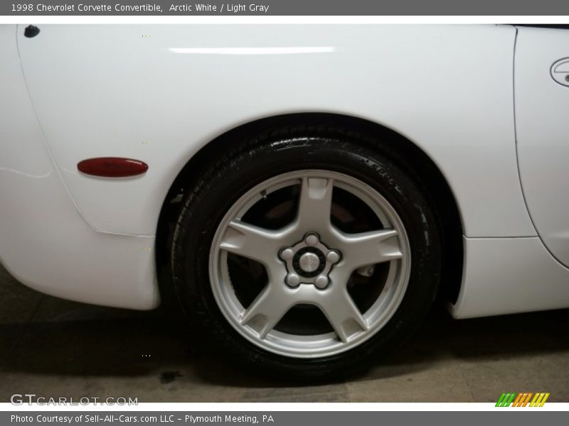 Arctic White / Light Gray 1998 Chevrolet Corvette Convertible