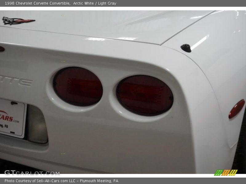 Arctic White / Light Gray 1998 Chevrolet Corvette Convertible