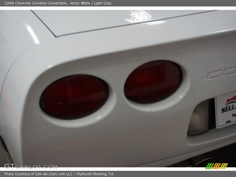 Arctic White / Light Gray 1998 Chevrolet Corvette Convertible