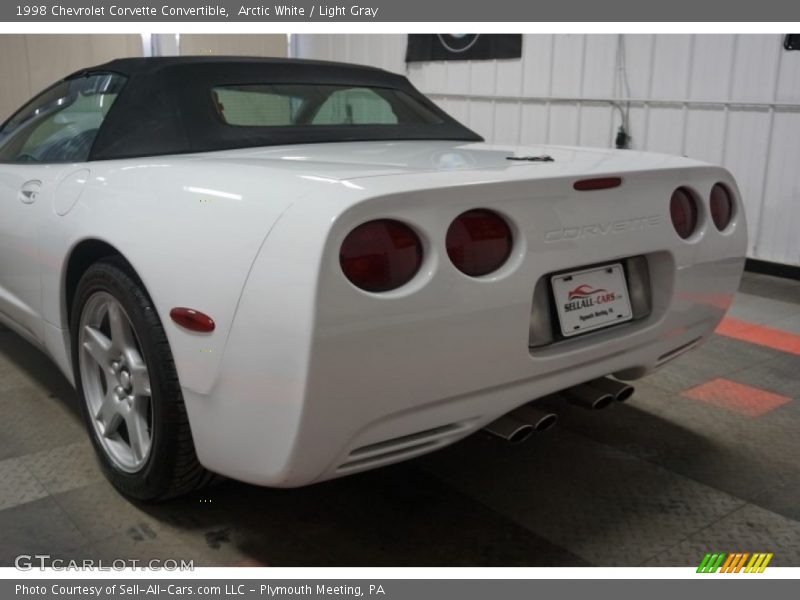 Arctic White / Light Gray 1998 Chevrolet Corvette Convertible