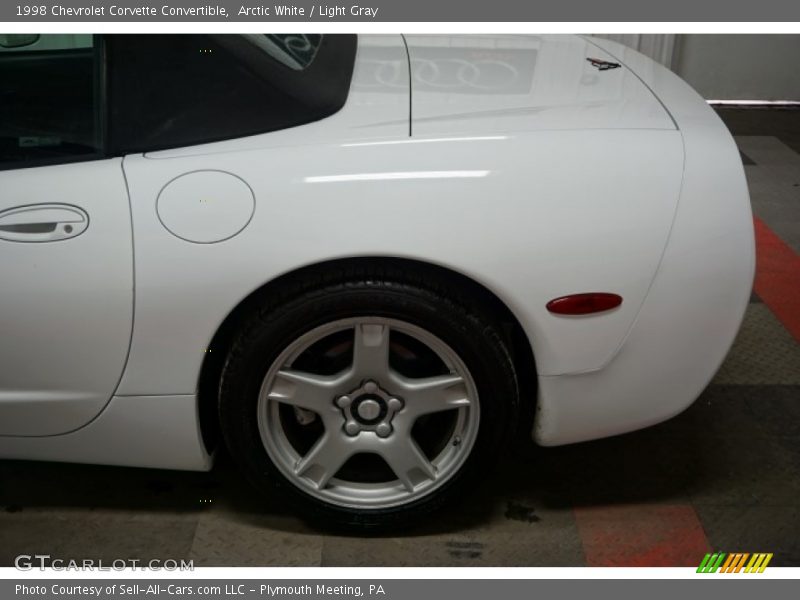 Arctic White / Light Gray 1998 Chevrolet Corvette Convertible