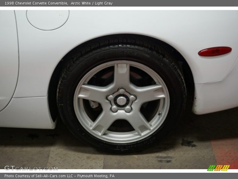 Arctic White / Light Gray 1998 Chevrolet Corvette Convertible