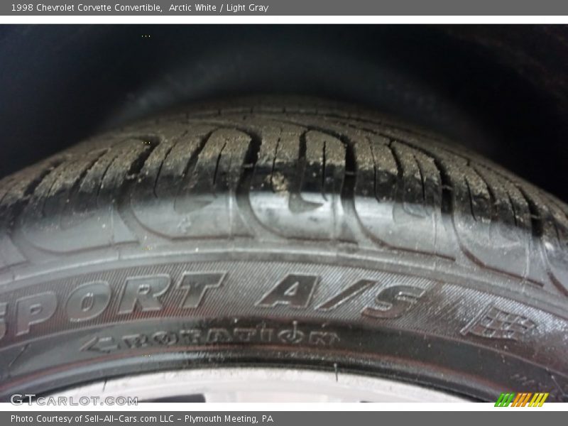 Arctic White / Light Gray 1998 Chevrolet Corvette Convertible