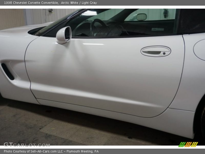 Arctic White / Light Gray 1998 Chevrolet Corvette Convertible