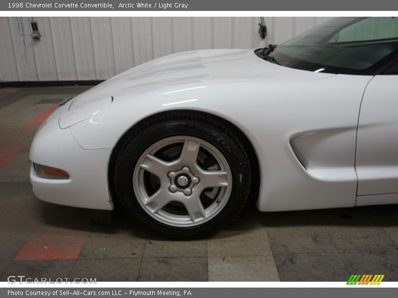 Arctic White / Light Gray 1998 Chevrolet Corvette Convertible