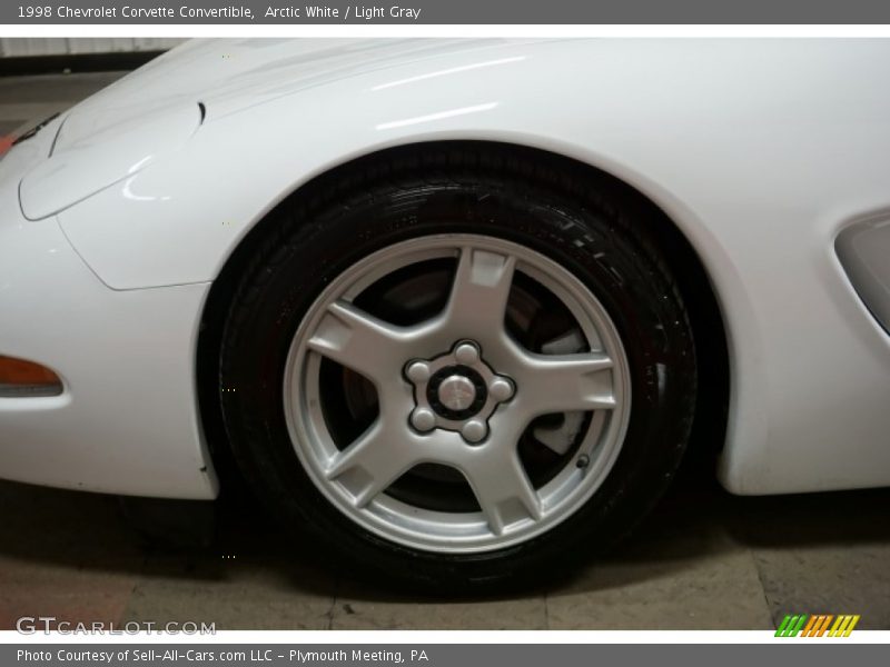 Arctic White / Light Gray 1998 Chevrolet Corvette Convertible